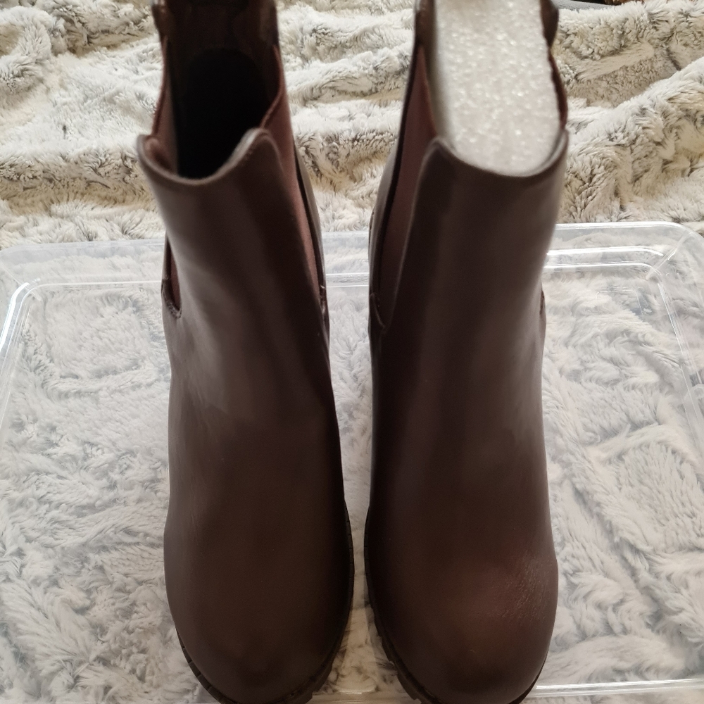 NWT Top Moda Brown Pleather Ankle Booties Size 5.5